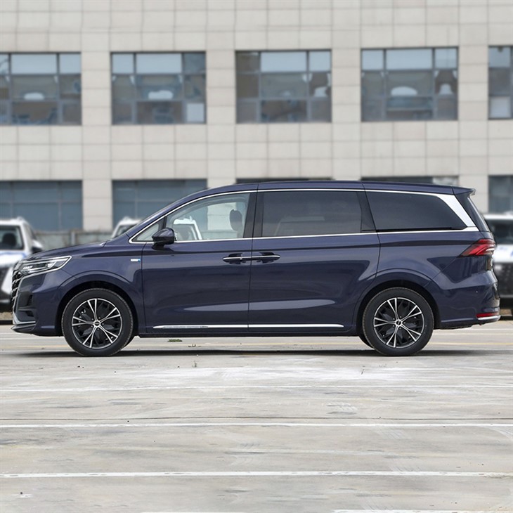 SAIC Roewe IMAX8 Minivan